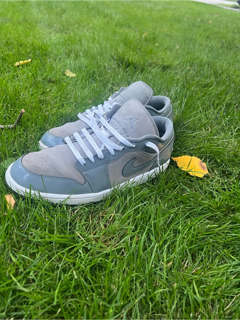 Jordan Low Top Sneakers - Gray/White